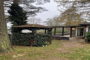 Property grounds - A wonderful holiday home with lake access (Bieszkowice)