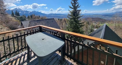 Cozy 3-Bedroom Chalet with South-Facing Balcony, Pets Welcome, Sleeps 6