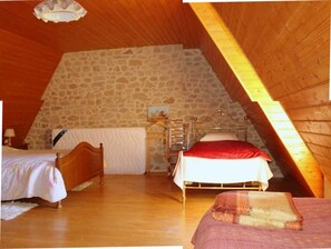 2 عدّة غرف نوم وملاءات أسرّة