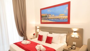 Exclusive Suite, Balcony | Bar mini, meja, ruang kerja komputer riba, kalis bunyi 