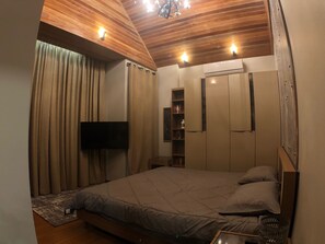3 chambres, coffres-forts dans les chambres, fer et planche Ă repasser