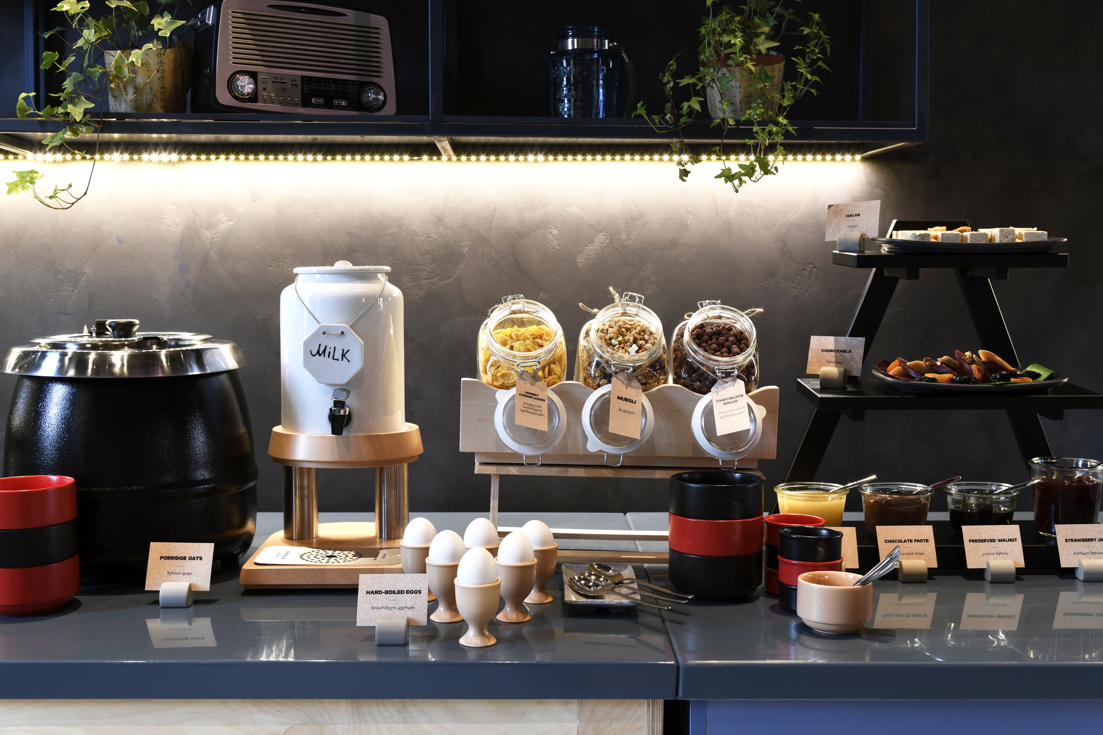 daily buffet breakfast (gel 35 per person)