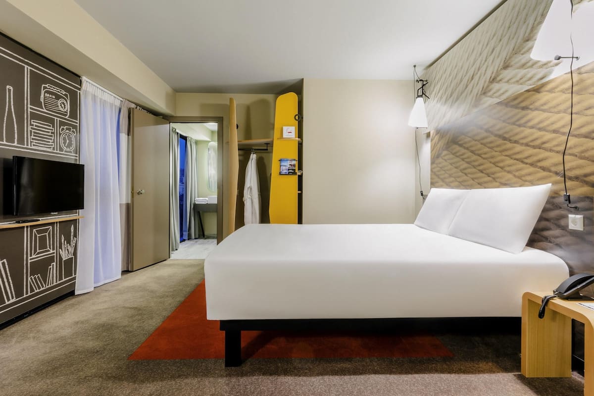 Zimmersafe, Schreibtisch, Verdunkelungsvorhänge, schallisolierte Zimmer