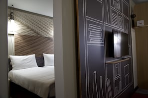 Suite junior, 1 cama matrimonial y sofá cama | Área de sala de estar | Televisión de pantalla plana