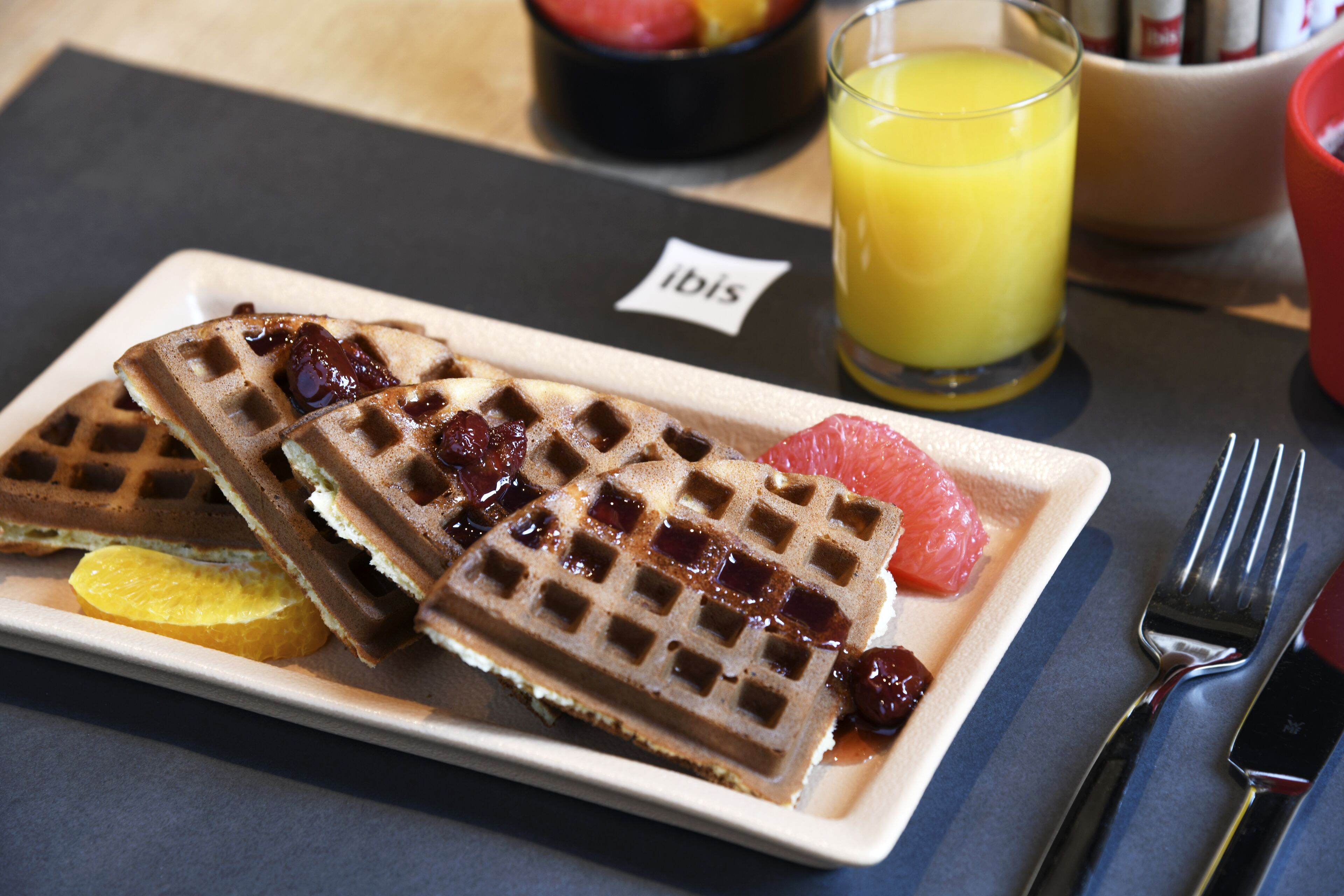 daily buffet breakfast (gel 35 per person)