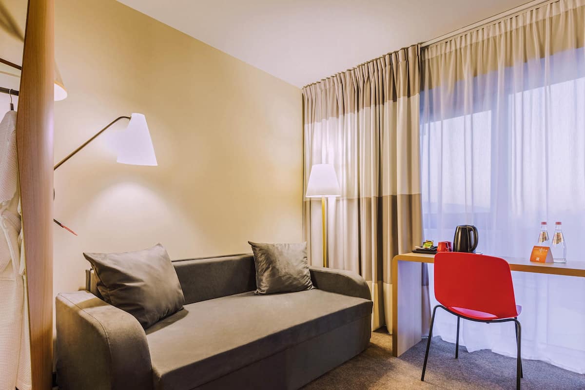 Family Room | In-room safe, desk, blackout curtains, soundproofing