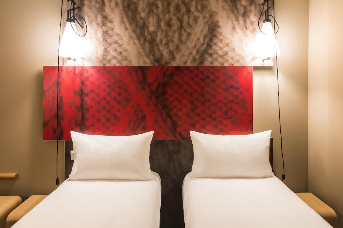 Standard Twin Room, 2 Twin Beds | In-room safe, desk, blackout drapes, soundproofing
