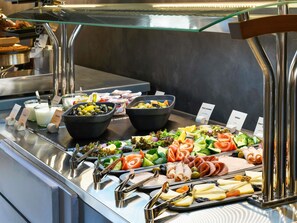 Daily buffet breakfast for a fee