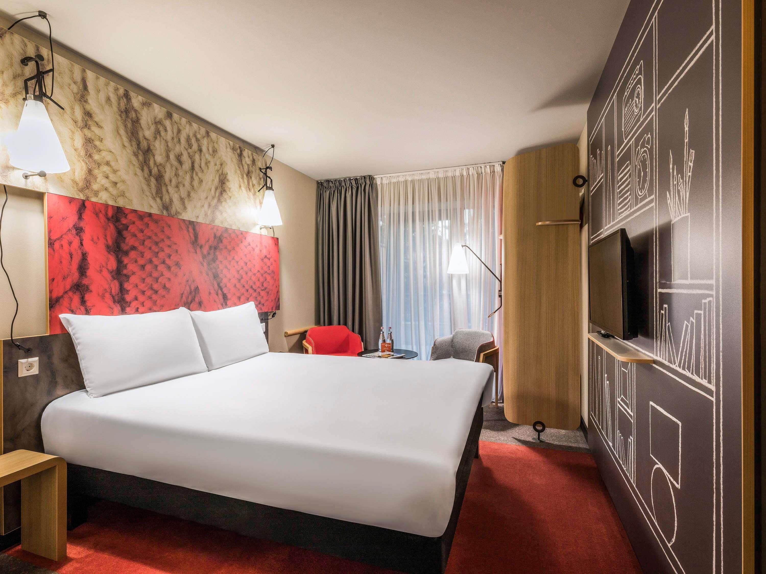 Superior Room, 1 Double Bed, Balcony | In-room safe, desk, blackout drapes, soundproofing