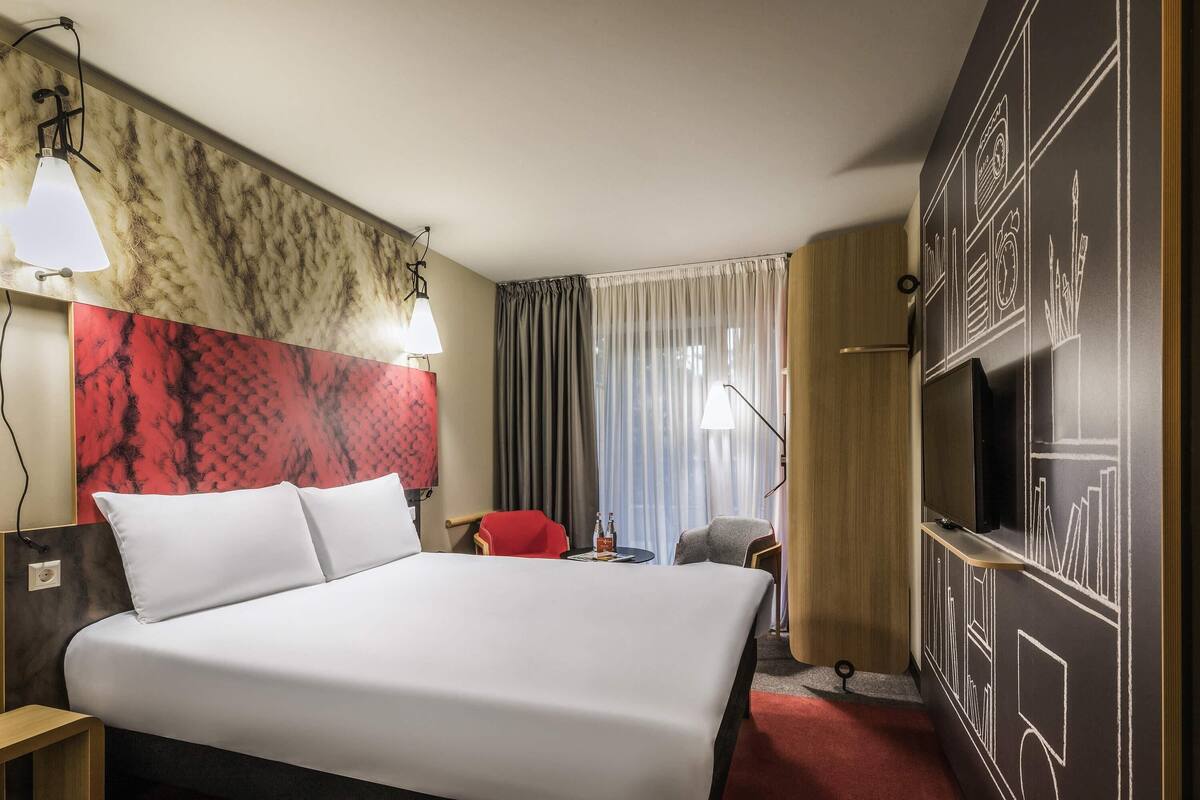 Superior Room, 1 Double Bed, Balcony | In-room safe, desk, blackout drapes, soundproofing