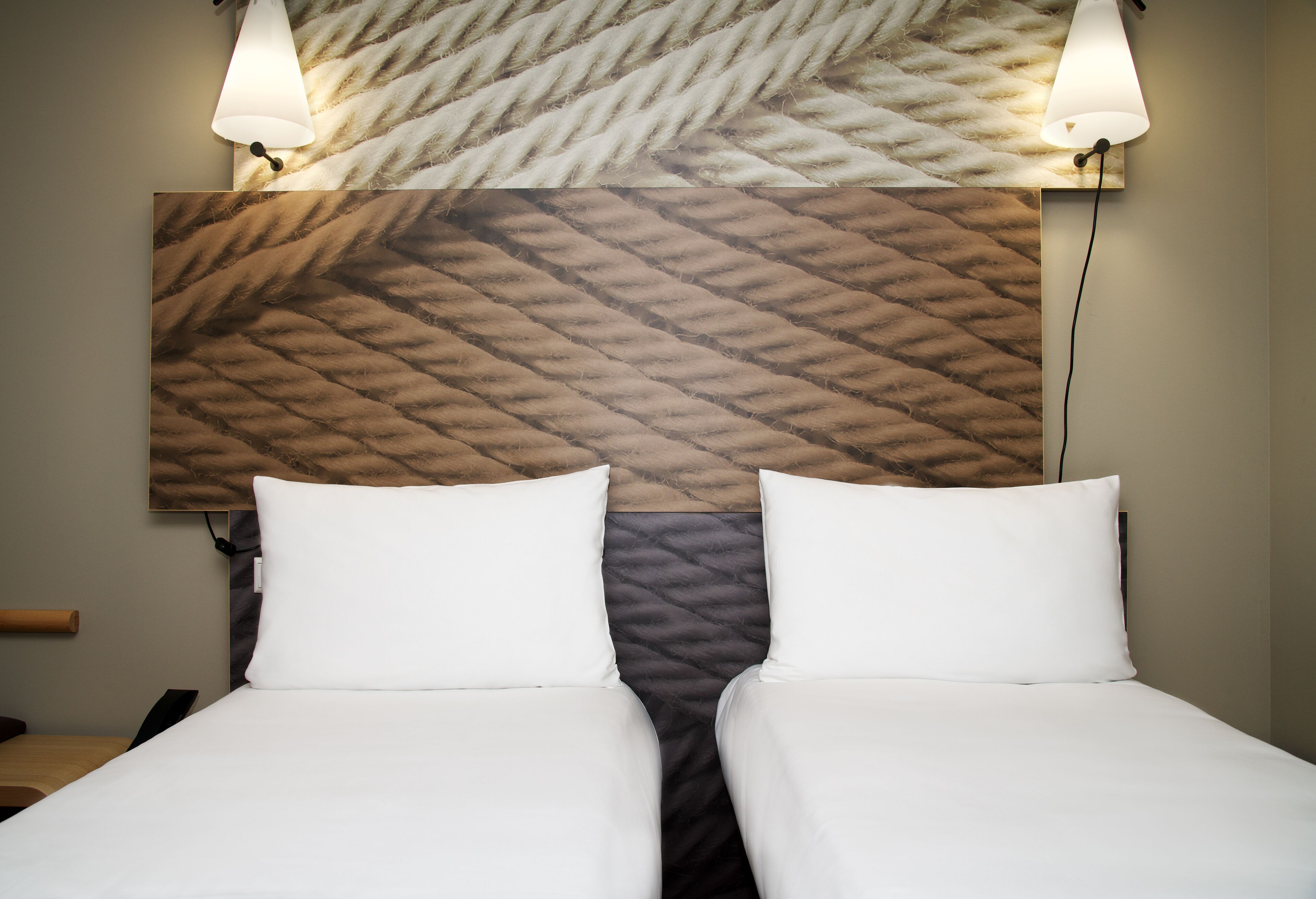 standard twin room, 2 single beds | in-room safe, desk, blackout curtains, soundproofing