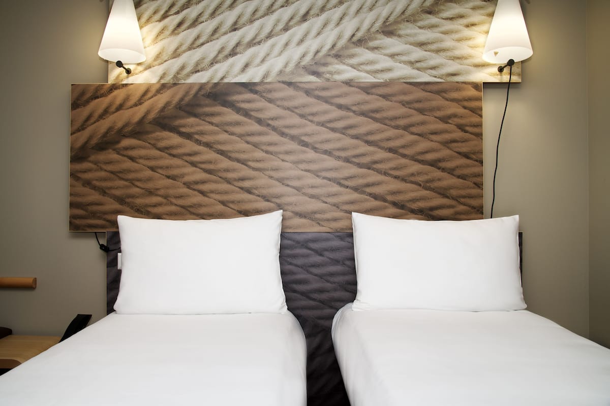 standard twin room, 2 single beds | in-room safe, desk, blackout curtains, soundproofing