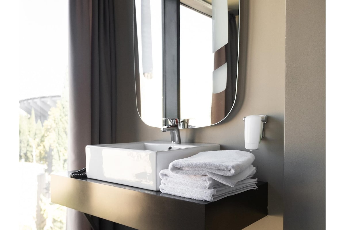 Superior Room, 1 Double Bed | In-room safe, desk, blackout drapes, soundproofing