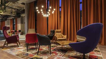 Se sirven comidas, cenas y cocina internacional