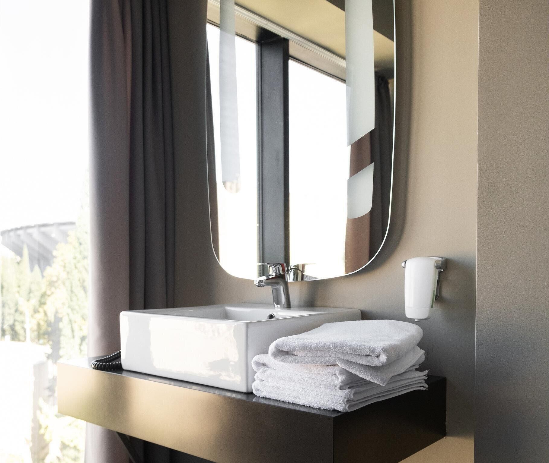 Superior Room, 1 Double Bed | In-room safe, desk, blackout drapes, soundproofing