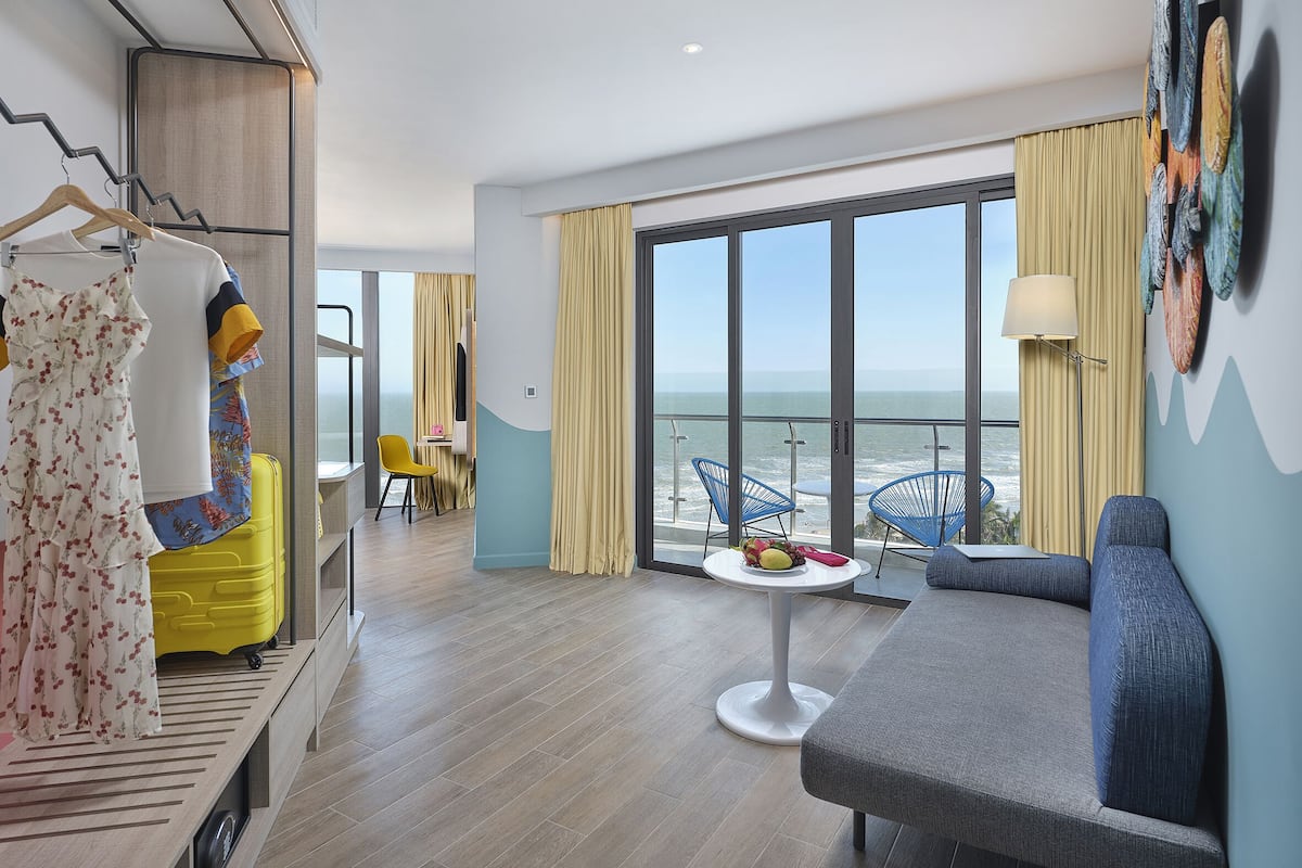 Habitación familiar, varias camas, balcón (Premium) | Ropa de cama de alta calidad y minibar