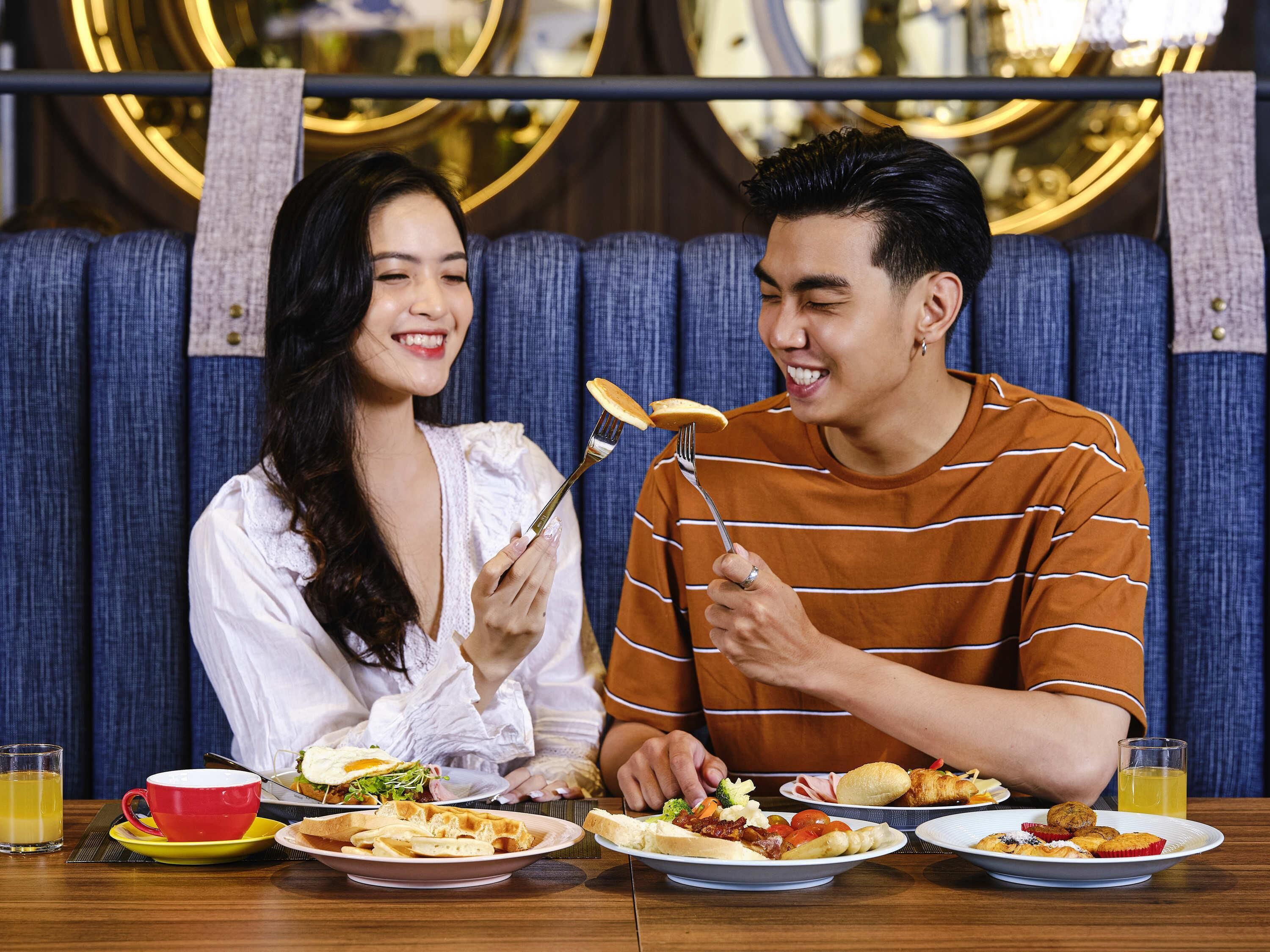 daily buffet breakfast (vnd 320000 per person)