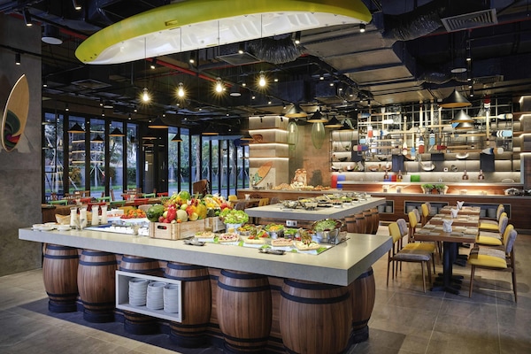 Breakfast, lunch, dinner served; international cuisine, beach views