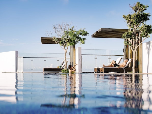 Outdoor pool, open 6:30 AM to 6:00 PM, pool umbrellas, pool loungers - ibis Styles Vung Tau (Ho Chi Minh City)