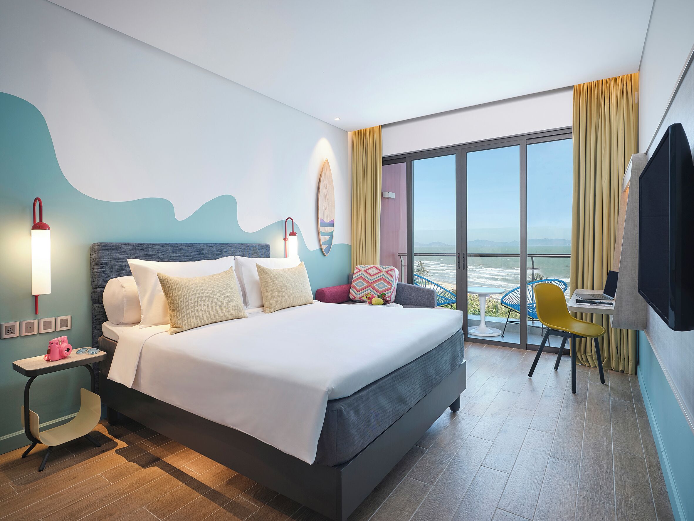 Phòng Premium, 1 giường cỡ queen, ban công, quang cảnh biển | Bộ đồ giường cao cấp, minibar, két bảo mật tại phòng, bàn 