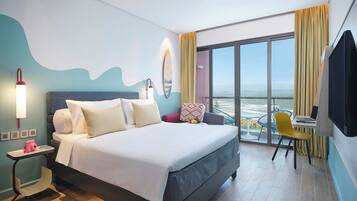 Premium Room, 1 Queen Bed, Balcony, Sea View | Premium bedding, minibar, in-room safe, desk