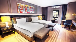 Luxury Room (Bosphorus View) | Minibar, in-room safe, desk, laptop workspace - Sofitel Istanbul Taksim (Istanbul)