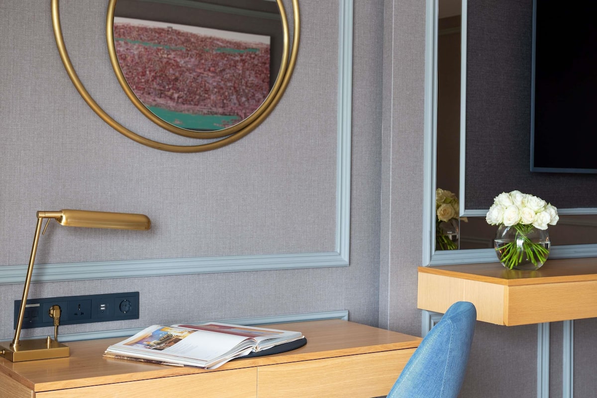 Luxury Room, King Bed, Bosphorus View