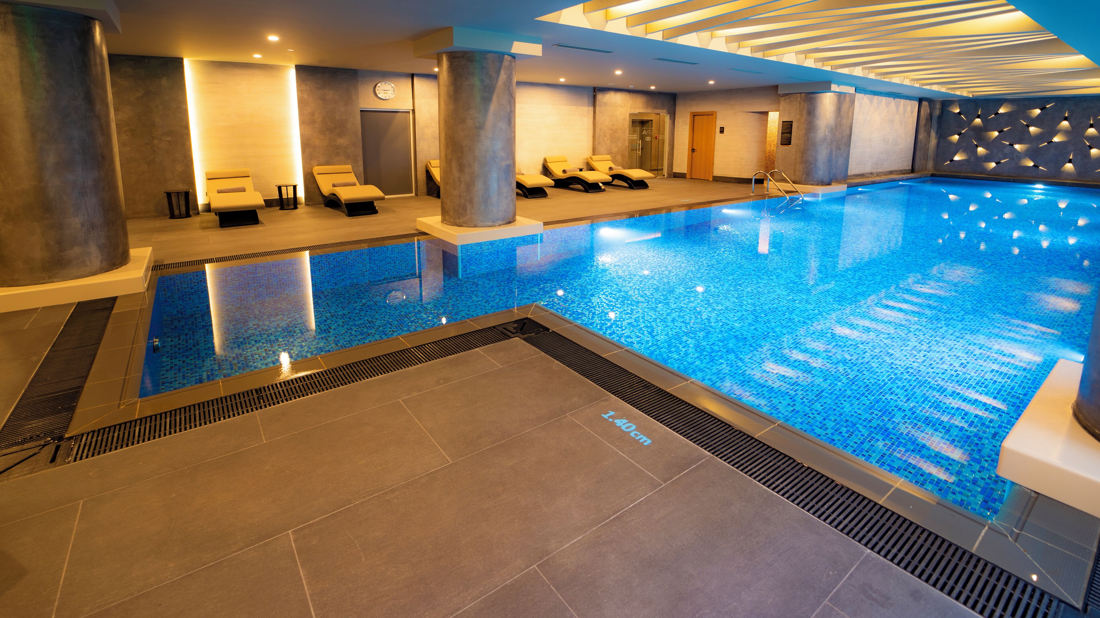 Piscine couverte, piscine extérieure (ouverte en saison)