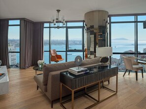 Minibar, in-room safe, desk, laptop workspace - Sofitel Istanbul Taksim (Istanbul)