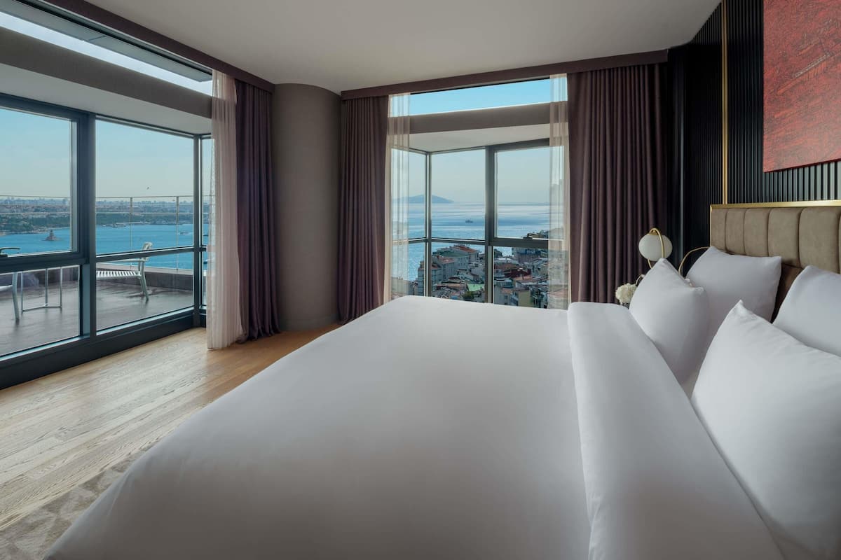 Suíte com design assinado, 1 quarto, terraço (Bosphorus View, Club Millesime Access) | Frigobar, cofres nos quartos, escrivaninha