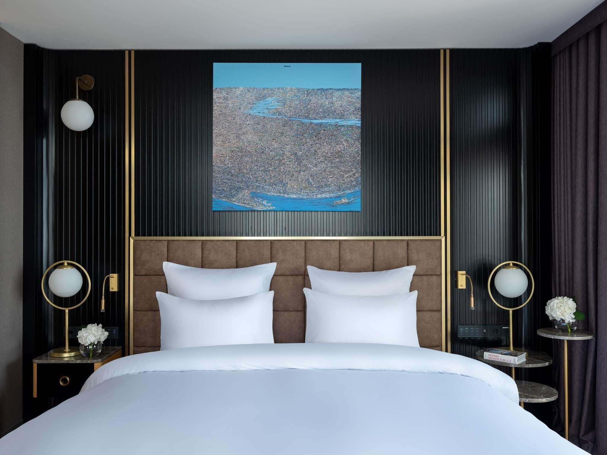 Prestige Suite, One Bedroom, City View, King Bed (Club Millesime Access) | 迷你吧、客房内保险箱、办公桌、笔记本电脑工作区