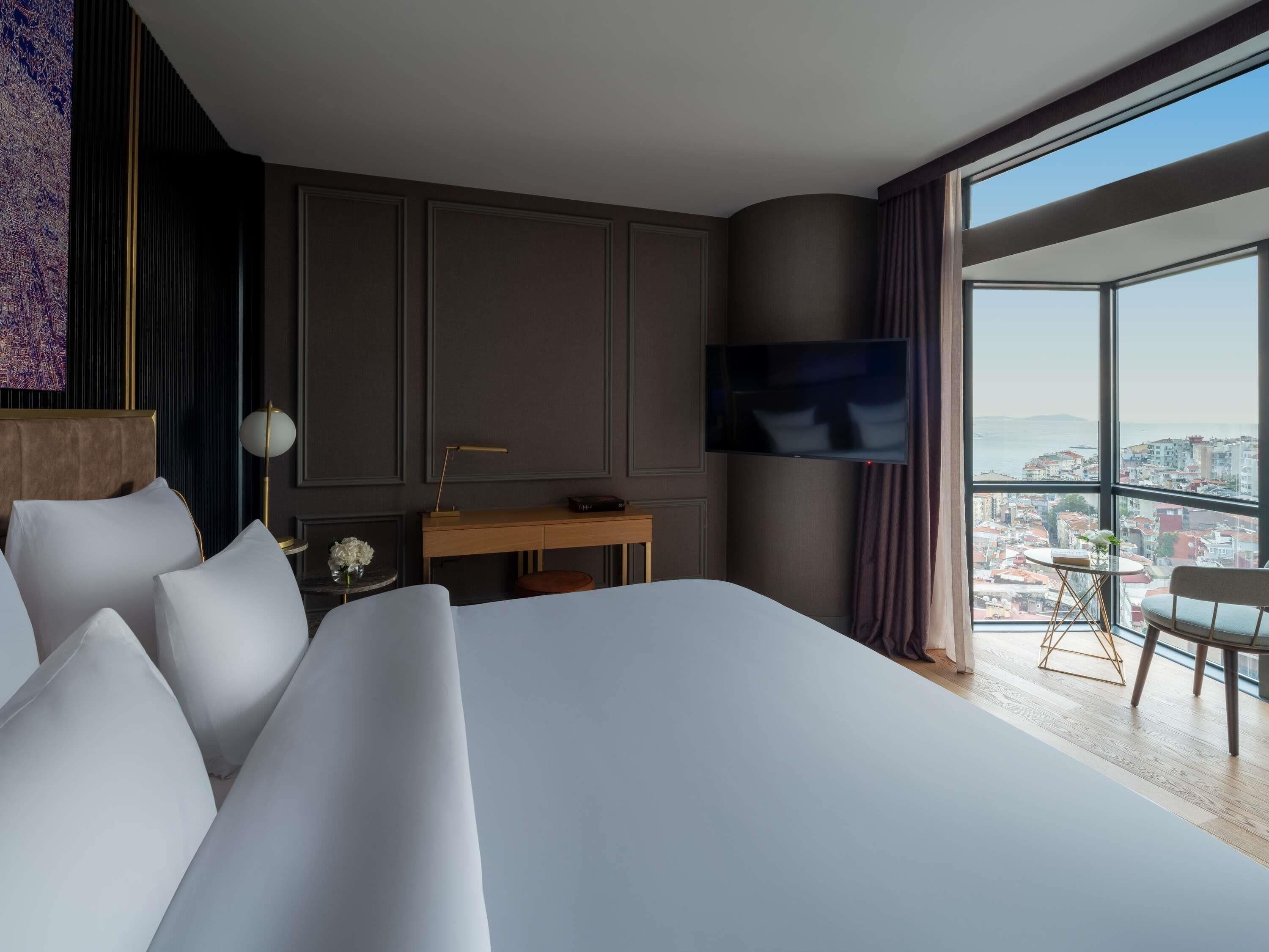 Prestige Suite, One Bedroom, Bosphorus View, King Bed (Club Millesime Access) | Minibar, in-room safe, desk, laptop workspace