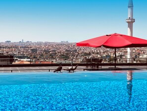 Indoor pool, seasonal outdoor pool - Sofitel Istanbul Taksim (Istanbul)