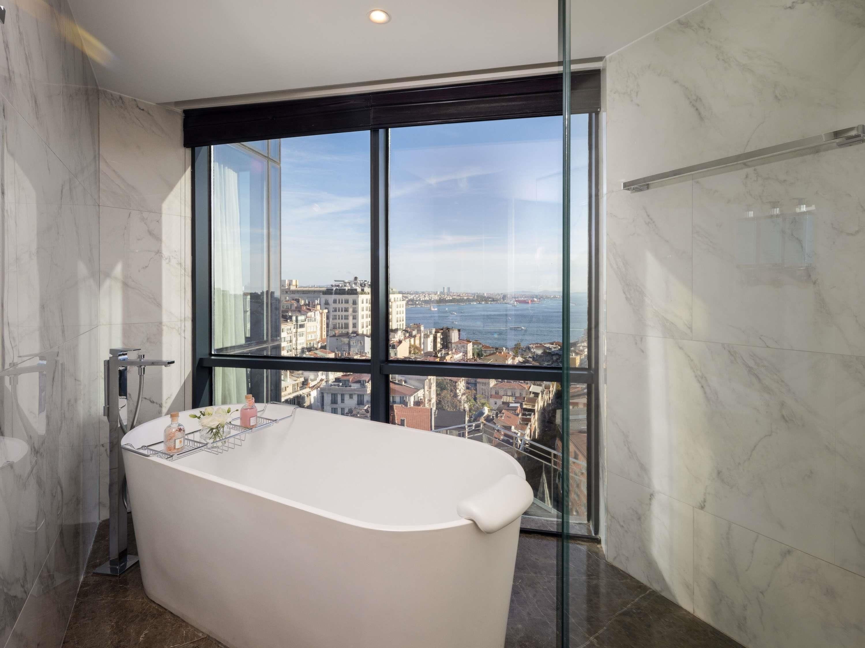 Luxury Room, King Bed, Bosphorus View