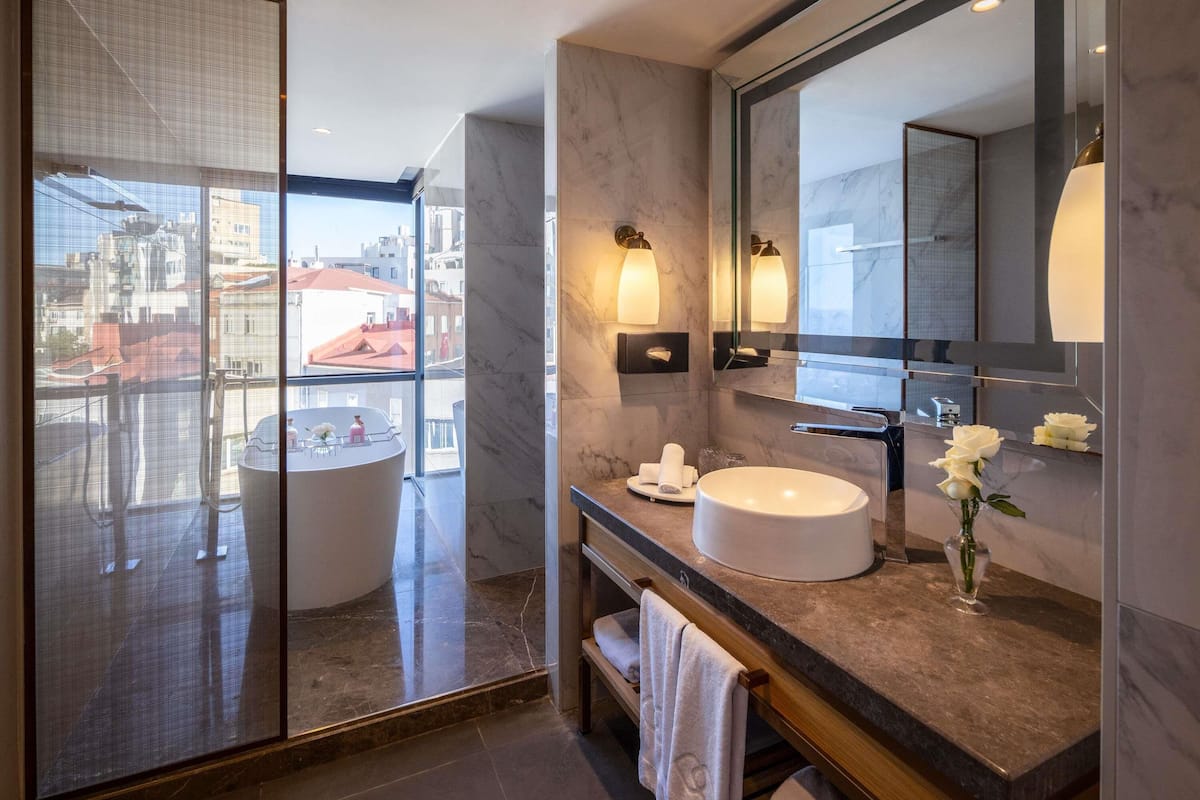 Prestige Suite, One Bedroom, City View, King Bed (Club Millesime Access) | Minibar, in-room safe, desk, laptop workspace