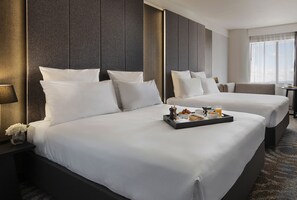 Habitación superior, 2 camas de matrimonio, vistas a la ciudad | 1 dormitorio, ropa de cama de alta calidad, edredones de plumas