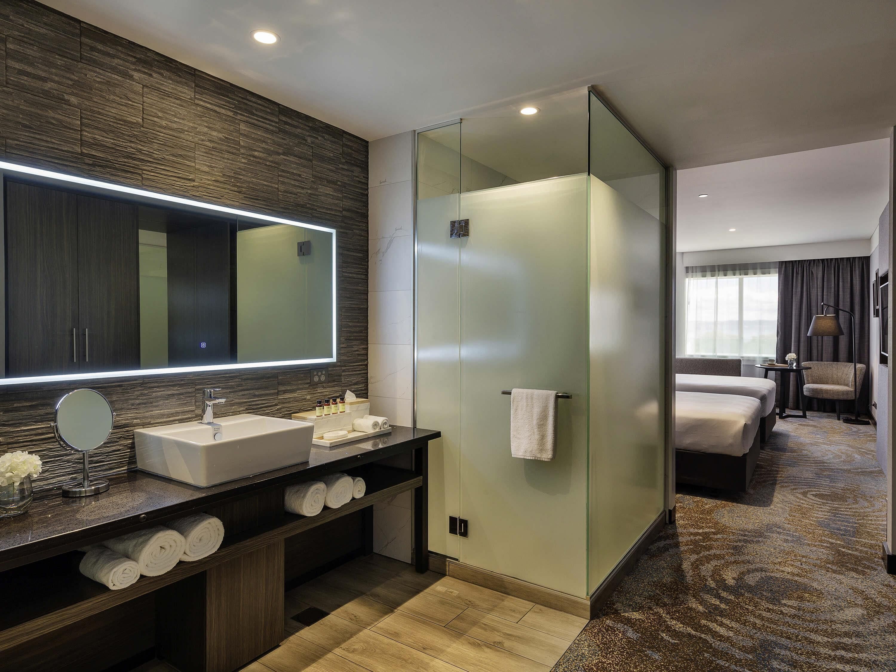 Premium bedding, down comforters, minibar, in-room safe