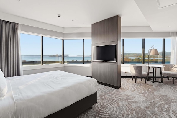 Premium bedding, down comforters, minibar, in-room safe