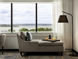 Superior kamer, 1 kingsize bed, uitzicht op meer | Luxe beddengoed, donzen dekbedden, een minibar, een kluis op de kamer