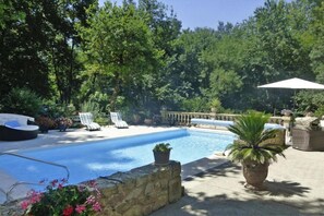 Pool - Apartment in Caderousse with Pool (Caderousse)