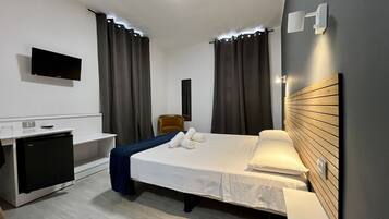 Minibar, WiFi (free), bed sheets