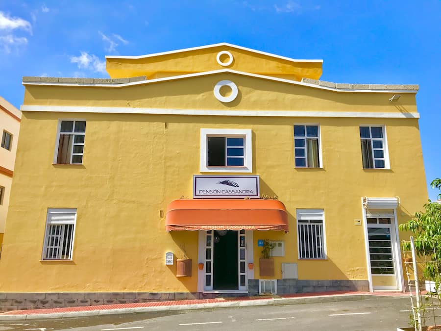 Pintu masuk properti