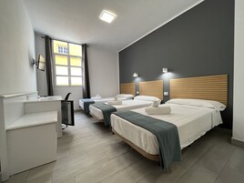 Triple Room | Minibar, free WiFi, bed sheets