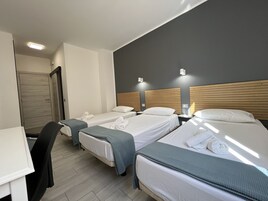 Triple Room | Minibar, free WiFi, bed sheets