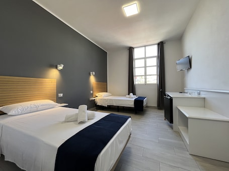 Twin Room | Minibar, free WiFi, bed sheets