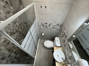 Shower, hair dryer, towels - Pensión Cassandra (Arona)