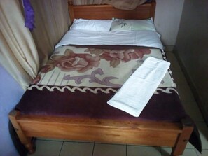 Double Room | Desk, free WiFi, bed sheets - Ikons Hotel & Accommodation (Kiambu)