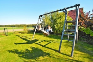 Children’s area - Comfortable holiday home with a private garden (Chociwel)