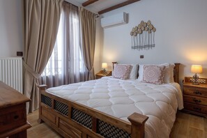5 bedrooms, travel crib, free WiFi