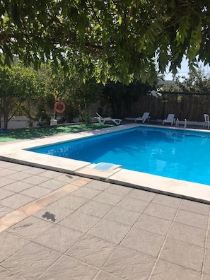 Seasonal outdoor pool - Apartamentos Turísticos Los Alisos (Aliseda)